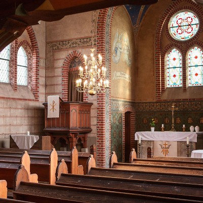 Die Kirche in Trebitz - Kanzel und Altar