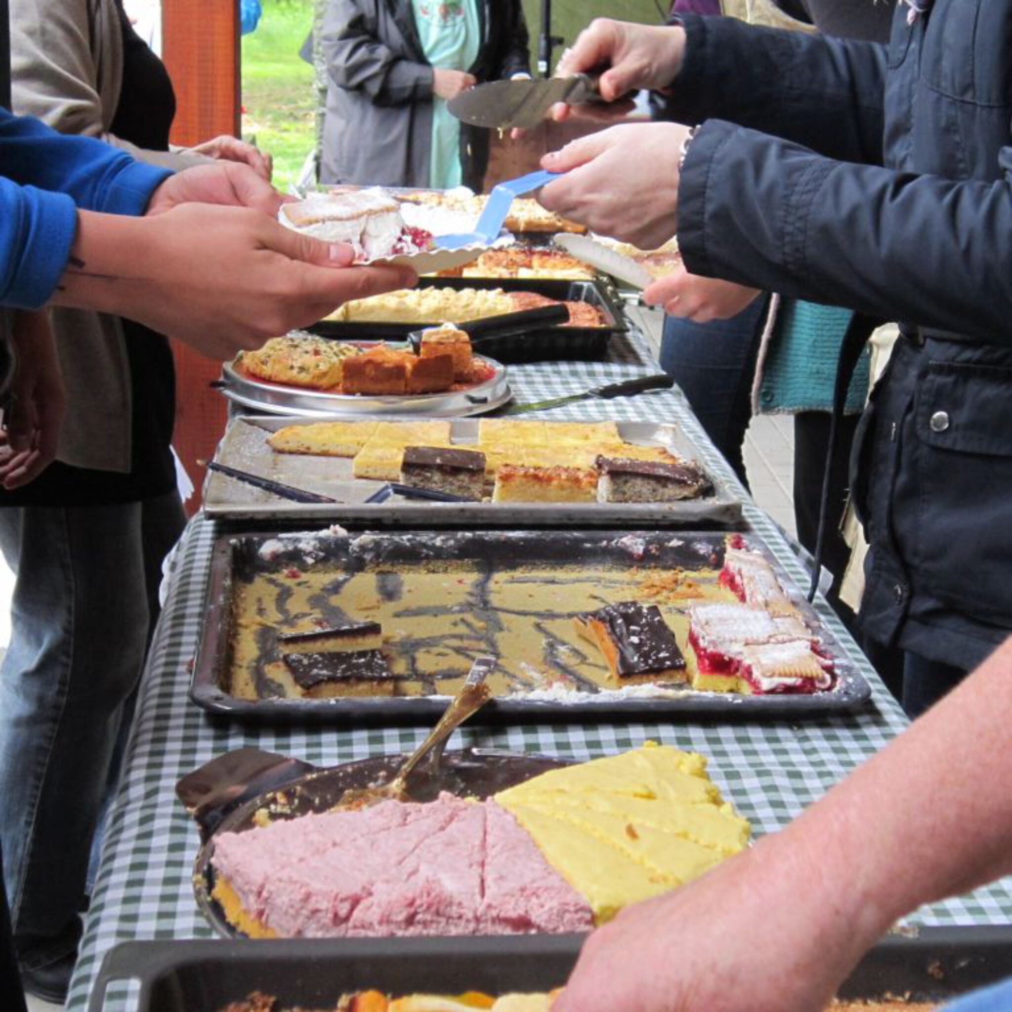 Gemeindefest 2014 - Kuchen ging gut und schmeckte