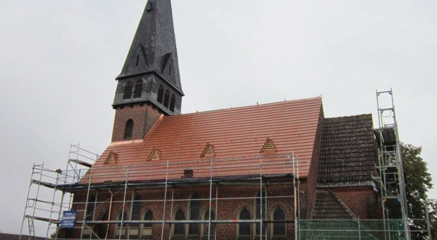 Trebitzer Kirche: Dach fast fertig!