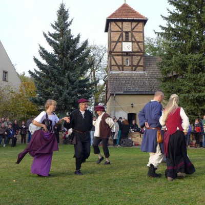 Lutherfest Neuendorf - Tanz vor der Kirche