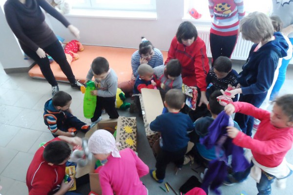 Geschenke für das Kinderheim von Petrosani von den Kindern der christlichen Kita Hasenbande in Brück