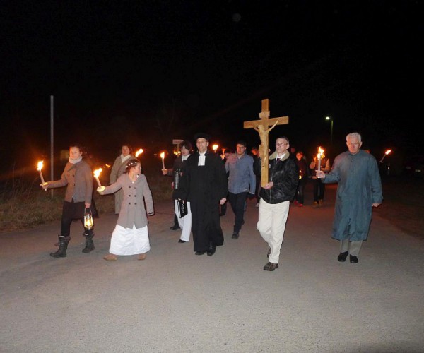 Osternacht in Trebitz 2015: Prozession zur Kirche