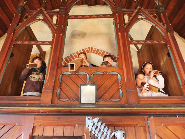 Kinder in der Orgel Trebitz - Gemeindefest 2015