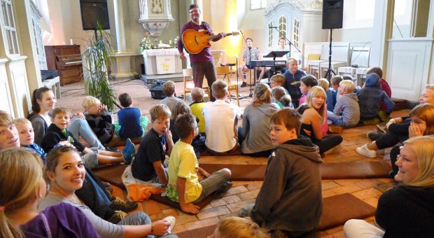 Musikpastor Matthias George bei Kinder- und Jugendwoche in Brück 2015