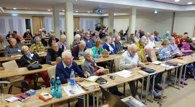 Teilnehmer bei Tagung der CVJM Senioren Initiative in Kloster Lehnin