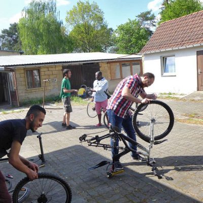 Fahrradselbsthilfe findet statt - Spende der Mittelbrandenburgischen Sparkasse