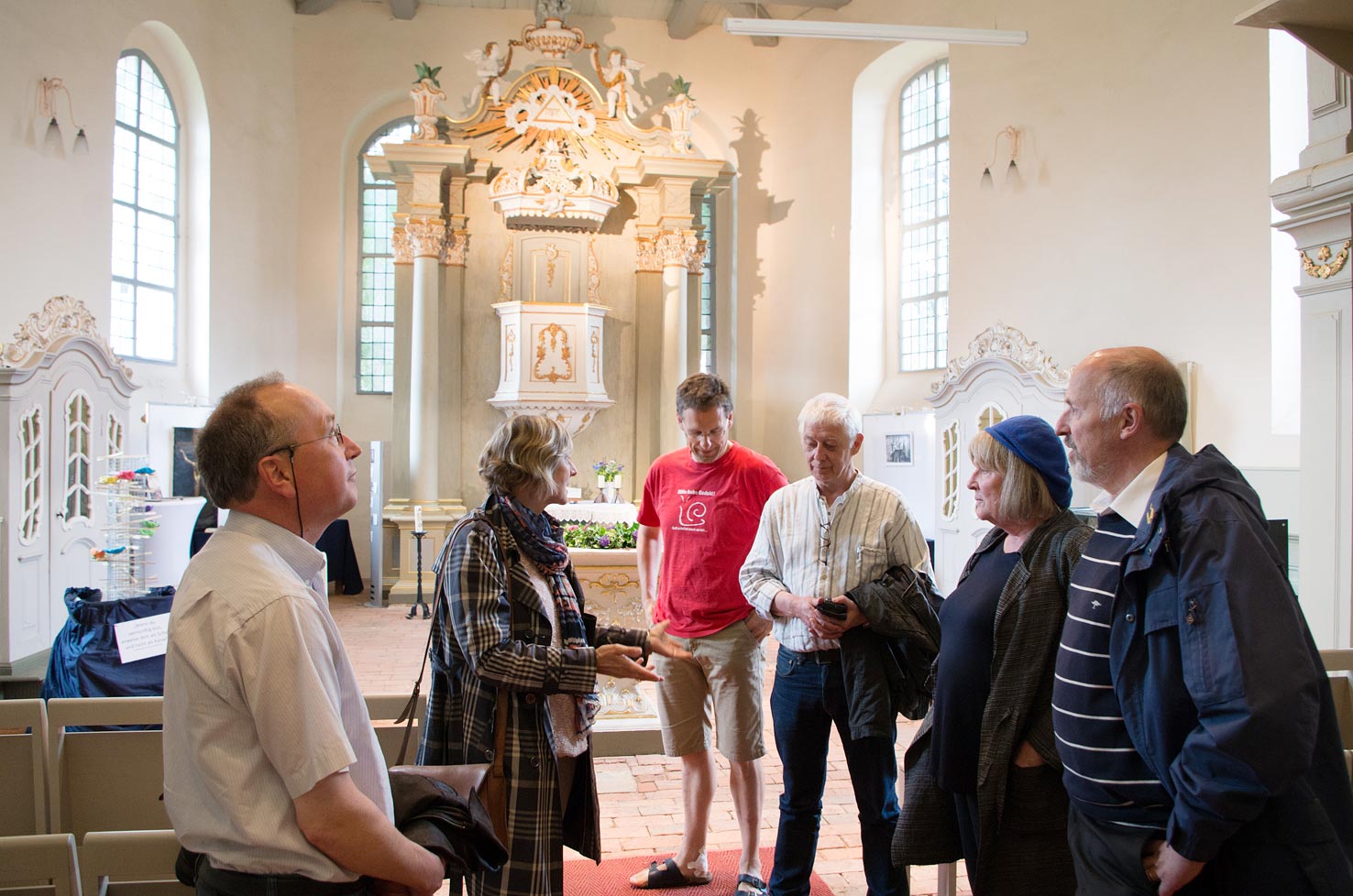 Hoher ökumenischer Besuch in Brück besichtigt die Lambertuskirche