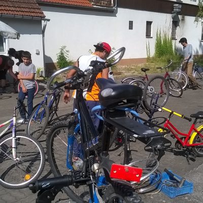 Fahrradselbsthilfewerkstatt in Aktion