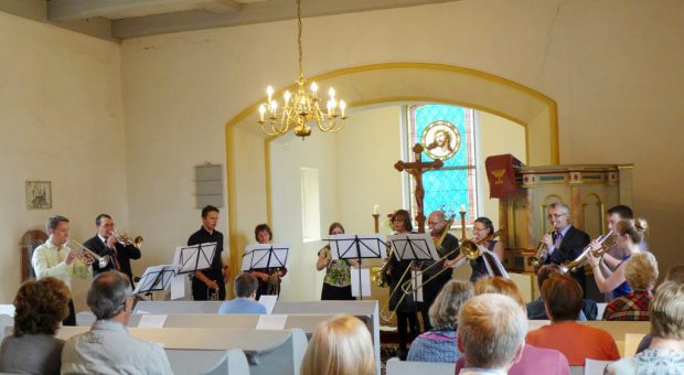 Kreative sächsische Bläser beim Konzert in der Dorfkirche zu Gömnigk
