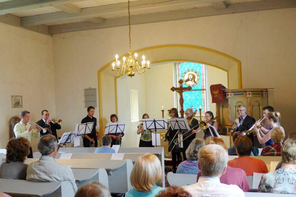 Kreative sächsische Bläser beim Konzert in der Dorfkirche Gömnigk
