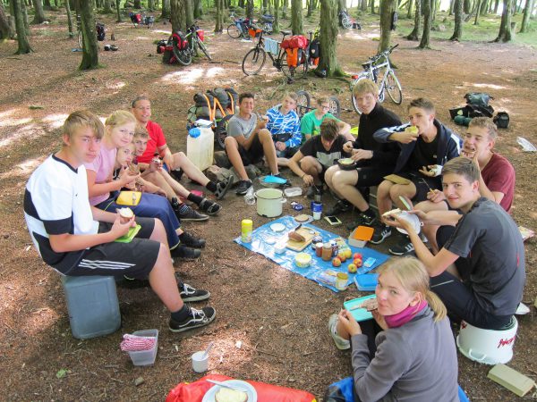 Essen im Wald - Schweden-Fahrradtour 2016