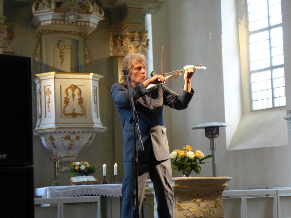 Edward Simoni mit Geige