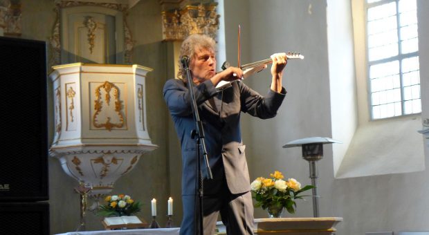 Edward Simoni mit Geige