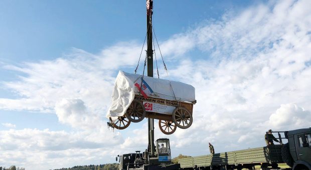 Der Glockenwagen in russischer Hand - Titanen on tour in Russland