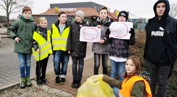 Schüler machen auf Müll aufmerksam - Praxis-Projekt: „Der Müll muss weg“